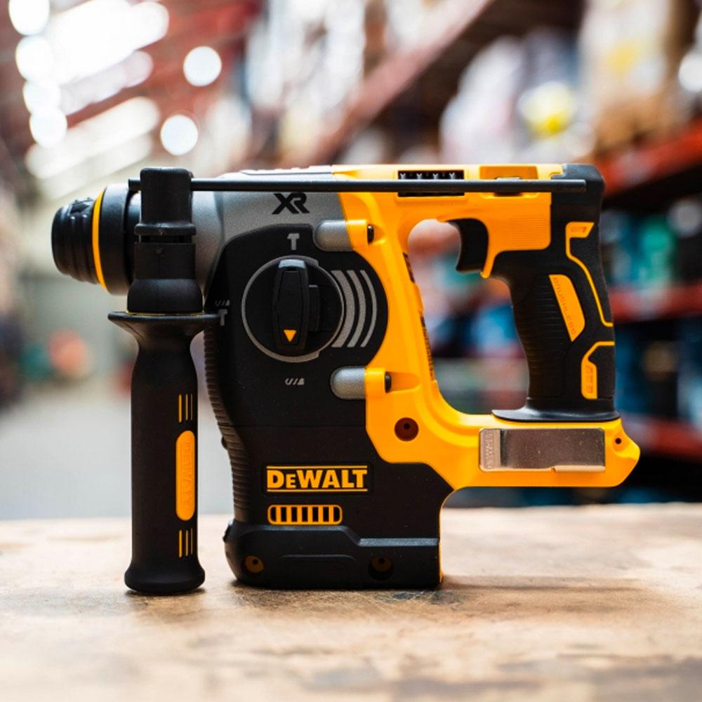 dewalt-18v-5ah-xr-brushless-cordless-8-piece-combo-kit