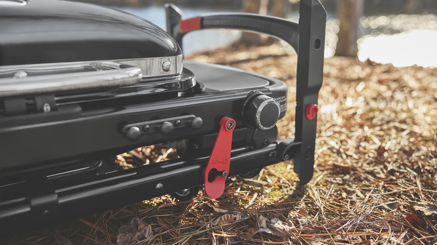 weber-traveler-compact-portable-gas-bbq