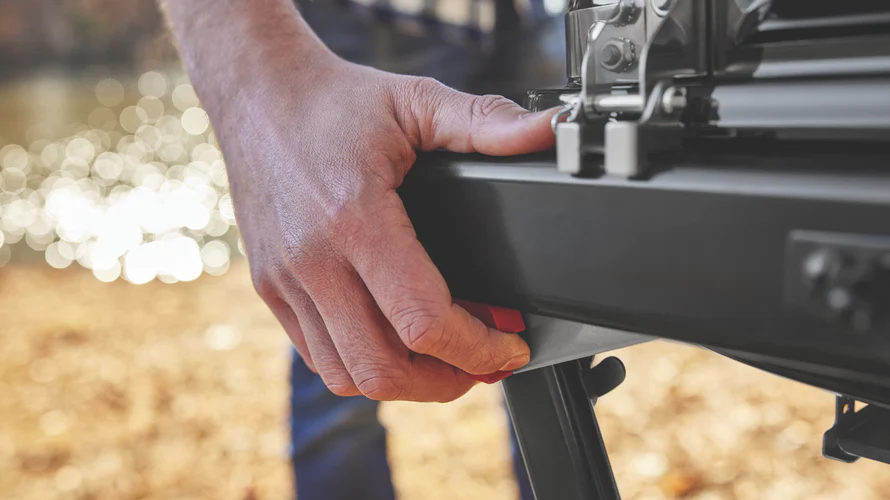 weber-traveler-compact-portable-gas-bbq